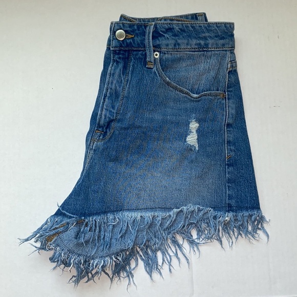 NWOT Good American Raw Hem Bombshell Shorts - Picture 8 of 8